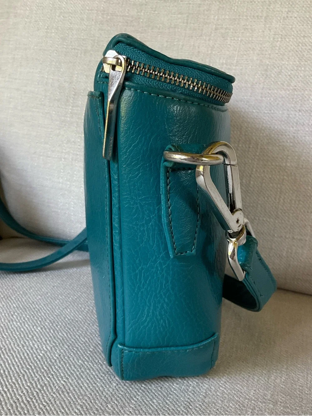 Matt & Nat Teal Vegan Leather Zip-Lid Bucket Crossbody Bag